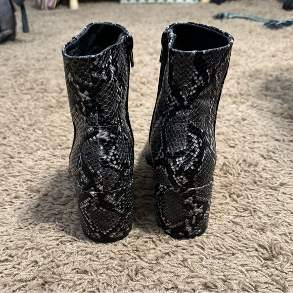 Madden Girl Black Boots - Picture 4 of 6